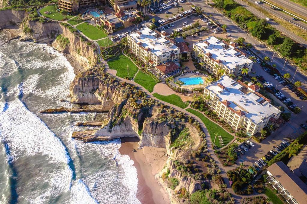 Dolphin Bay Resort And Spa ピズモ・ビーチ エクステリア 写真